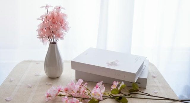 透明素材が切り拓くシール印刷の進化と多層的な未来への歩み